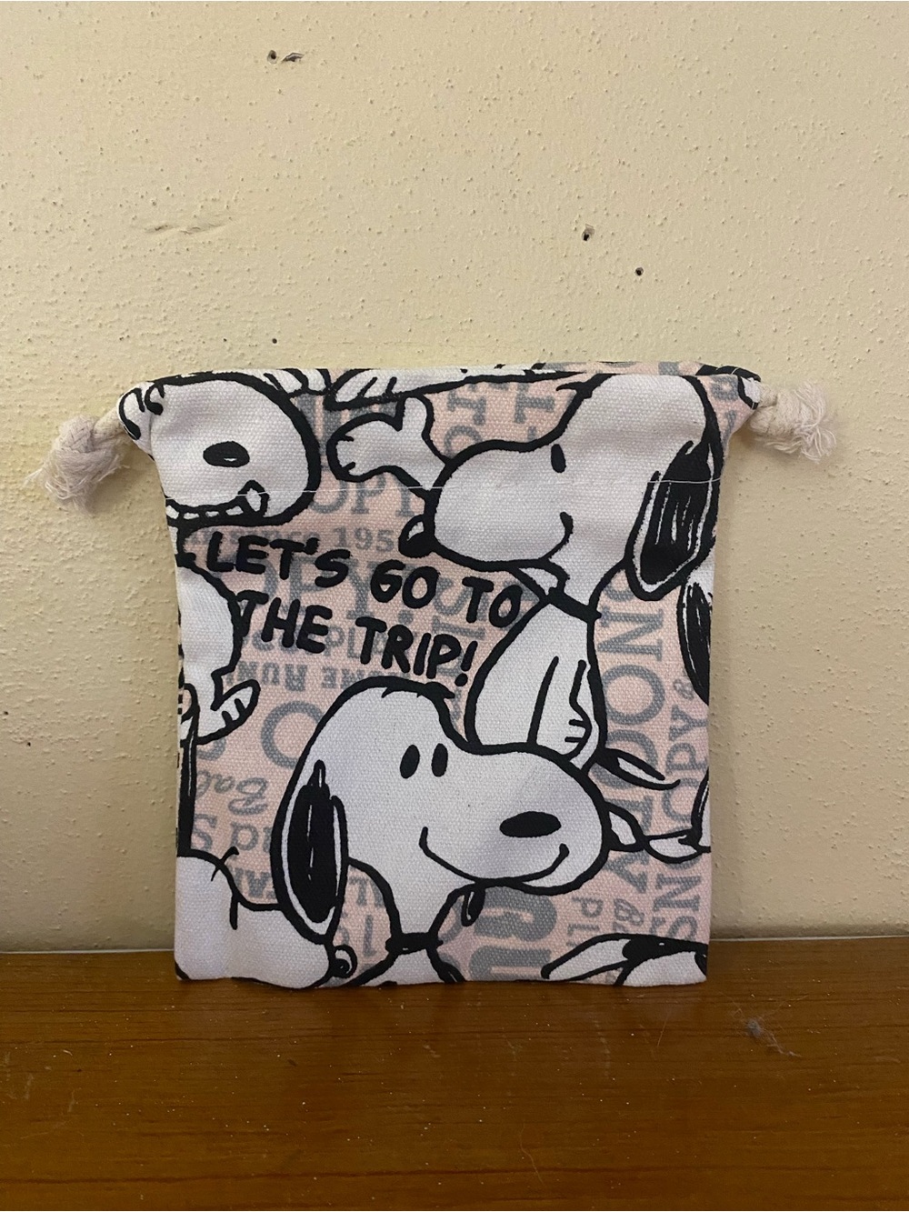 Light Pink Snoopy Drawstring Pouch - Picture 3 of 3